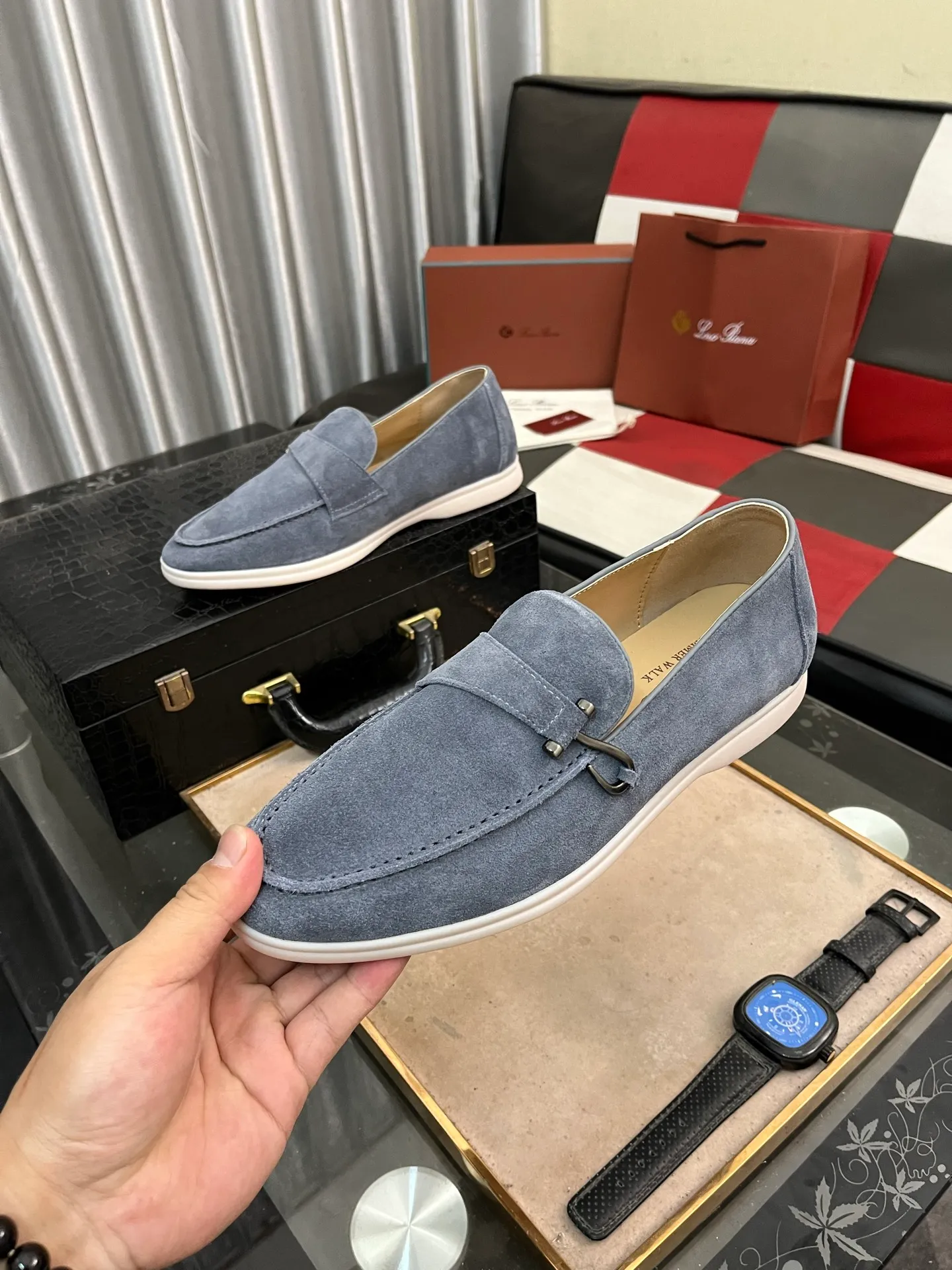 Men's Men's Shoes💰420⌚️⌚️【Loro Piana】LP couple's casual sneakers. Simple and fashionable, the upper is made of cow suede and leather. Sheepskin feet. Custom rubber sole. Size: Female 35-42 (35, 41, 42, 43 customized are non-refundable) Male 38-46 (45, 46 customized)